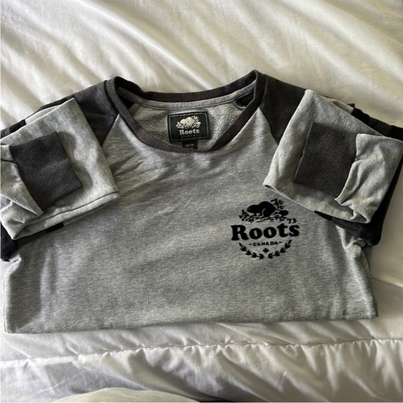 Roots Sweaters - Roots | Women’s Size XS Gray and Black Colour Block Crew Neck